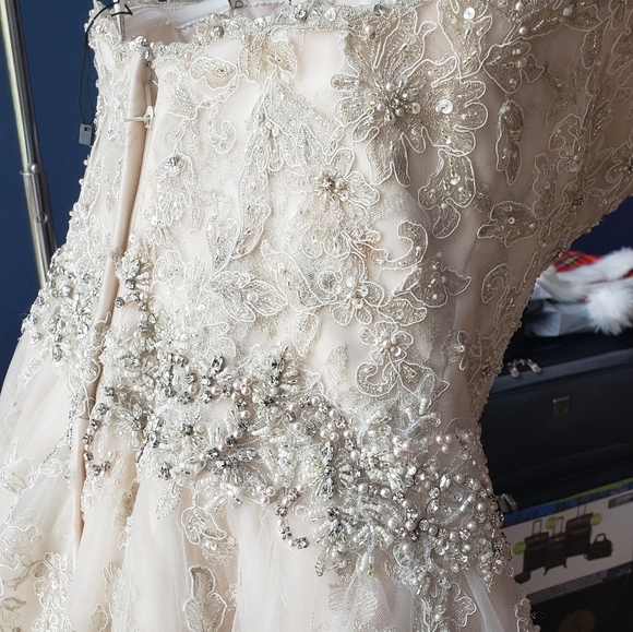 SOLD David Tutera for Mon Cheri - Picture 11 of 16